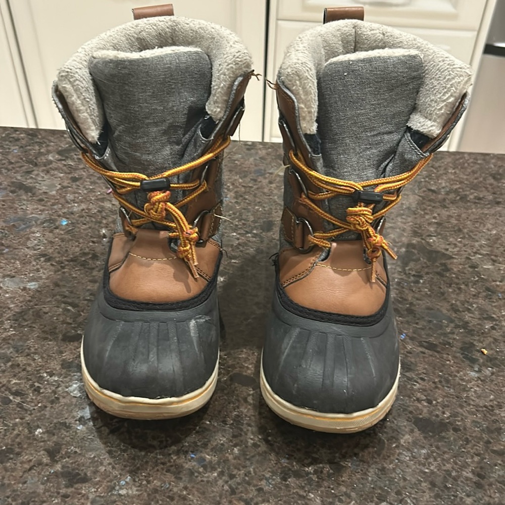 Gently used son’s winter boot
